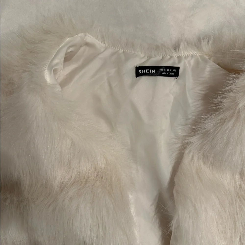 women’s fur jacket - Picture 2 of 4